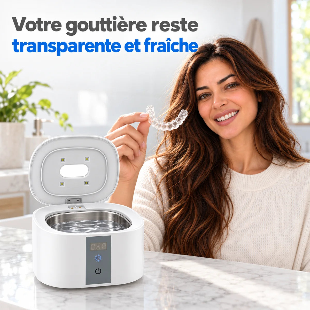Femme souriante tenant sa gouttière transparente à côté du Sonipod Duo